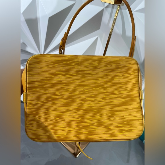Louis Vuitton Yellow Epi Noe Bucket Drawstring Bag - Picture 13 of 16